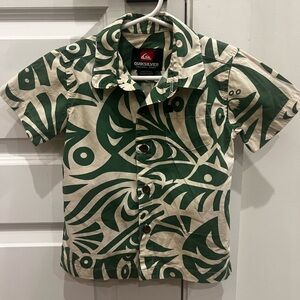 Toddler boy Quiksilver Hawaiian button up shirt
Size 24 months